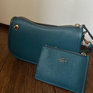 Coach swinger bag 20 NEW with card holder